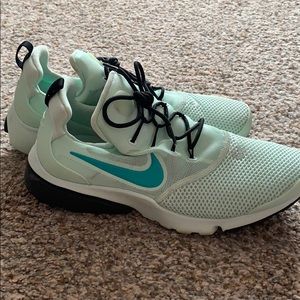 Nike / basketball shoes